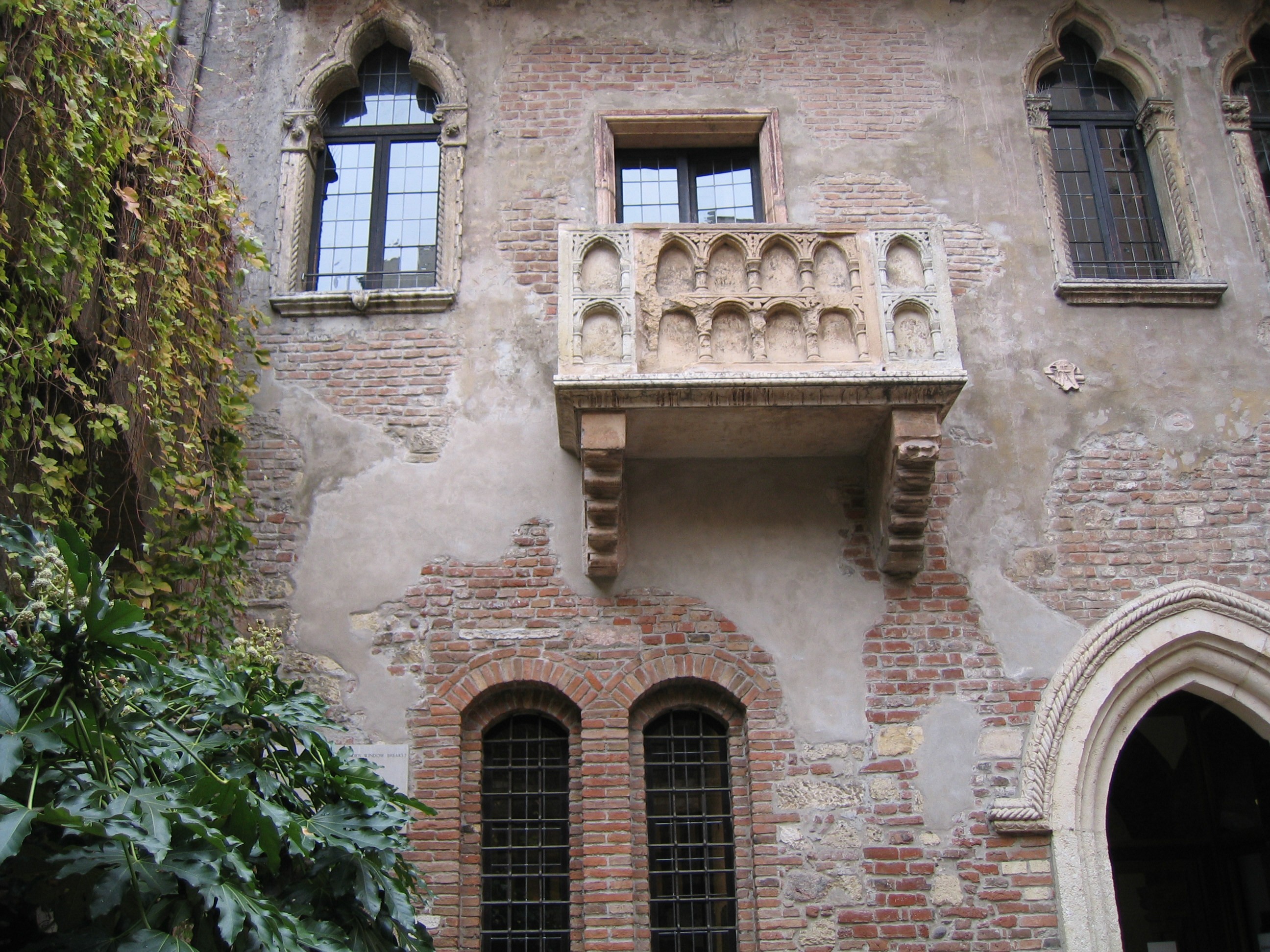 Juliet's balcony.jpg